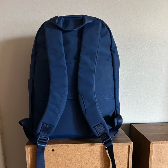 Open Story Backpack - Picture 2 of 7